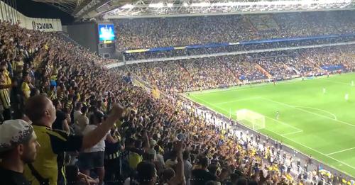 De supărare că au pierdut în fața lui Dinamo Kiev, fanii echipei turce Fenerbahce au scandat numele lui Putin. UEFA promite sancțiuni